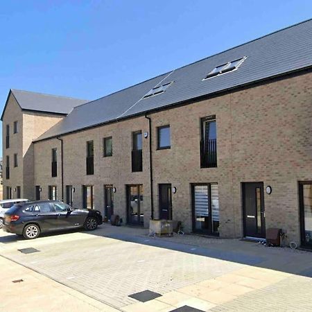 Modern 3 Bed Villa With Free Parking And Garden Close To City Center And Edinburgh Airport Exterior foto