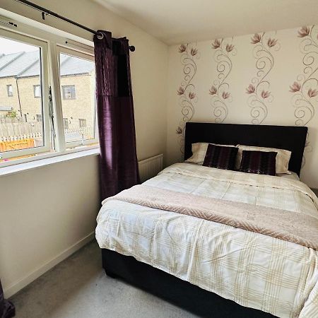 Modern 3 Bed Villa With Free Parking And Garden Close To City Center And Edinburgh Airport Exterior foto