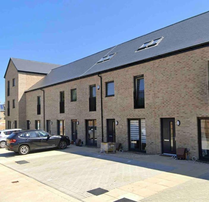 Modern 3 Bed Villa With Free Parking And Garden Close To City Center And Edinburgh Airport Exterior foto