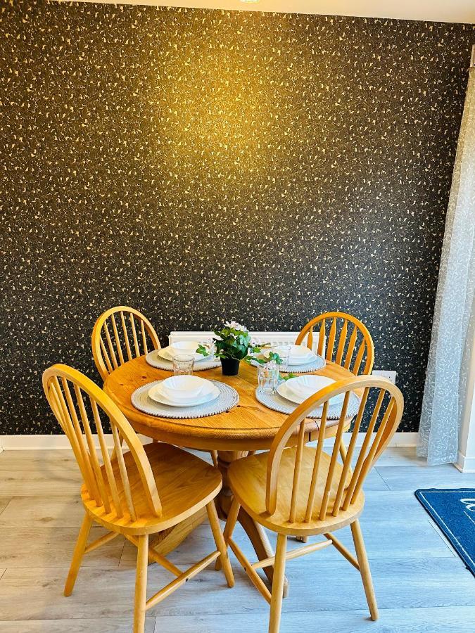 Modern 3 Bed Villa With Free Parking And Garden Close To City Center And Edinburgh Airport Exterior foto