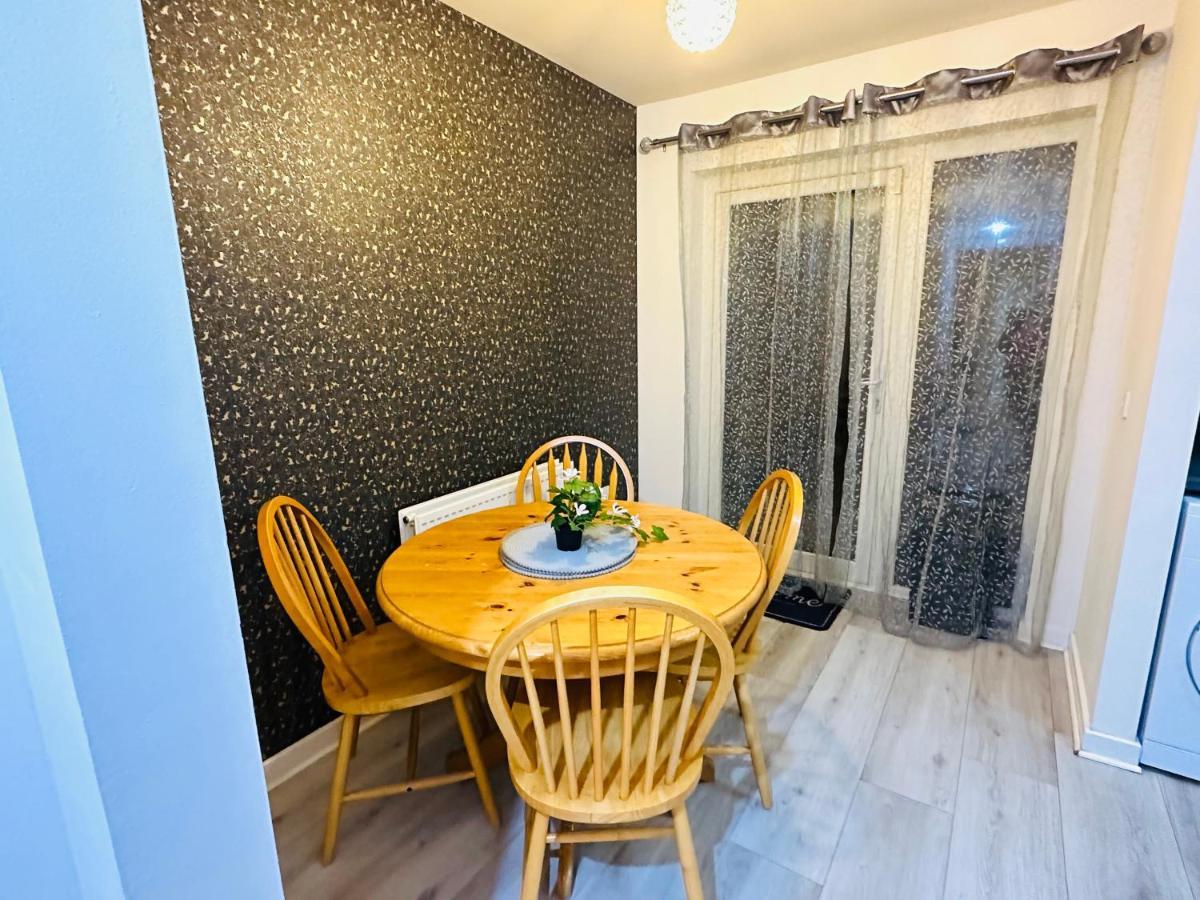 Modern 3 Bed Villa With Free Parking And Garden Close To City Center And Edinburgh Airport Exterior foto